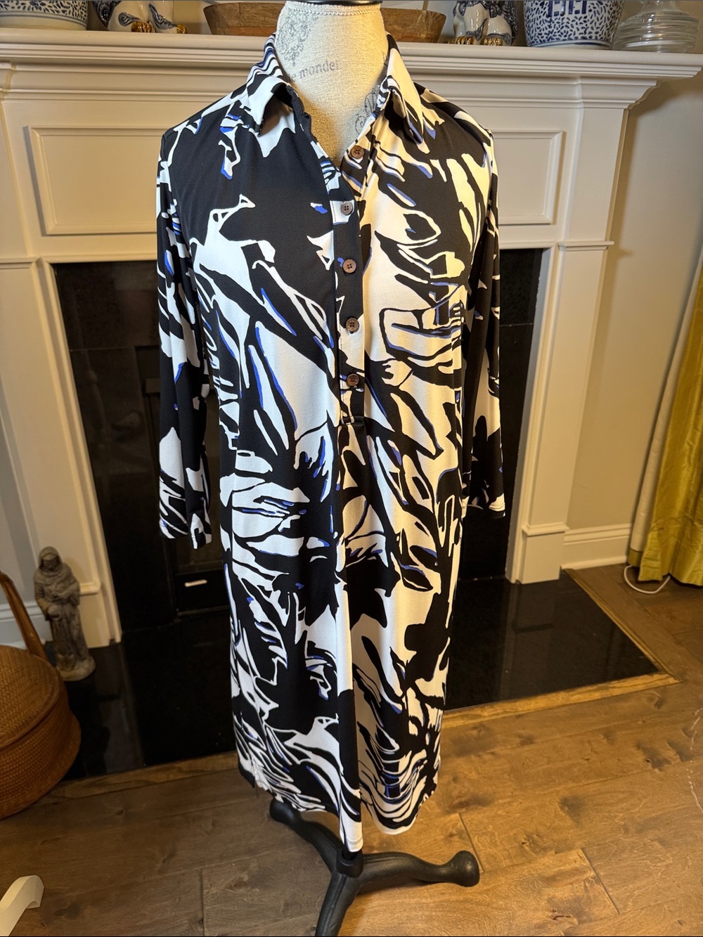 Tori Richard Black & White Abstract Button-Front Top with Blue Accents medium